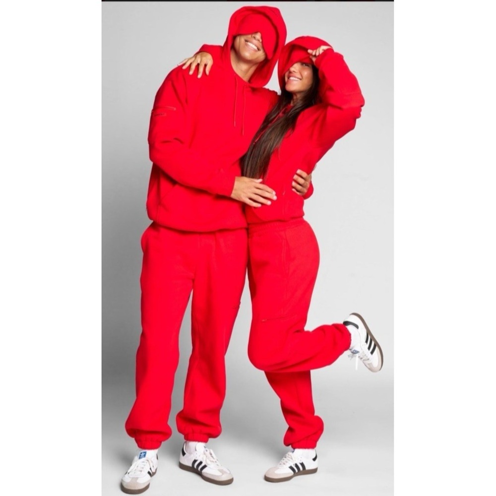 Comfrt Unisex Size Medium DND Travel Hoodie &‎ Sweatpants Crimson Oversized